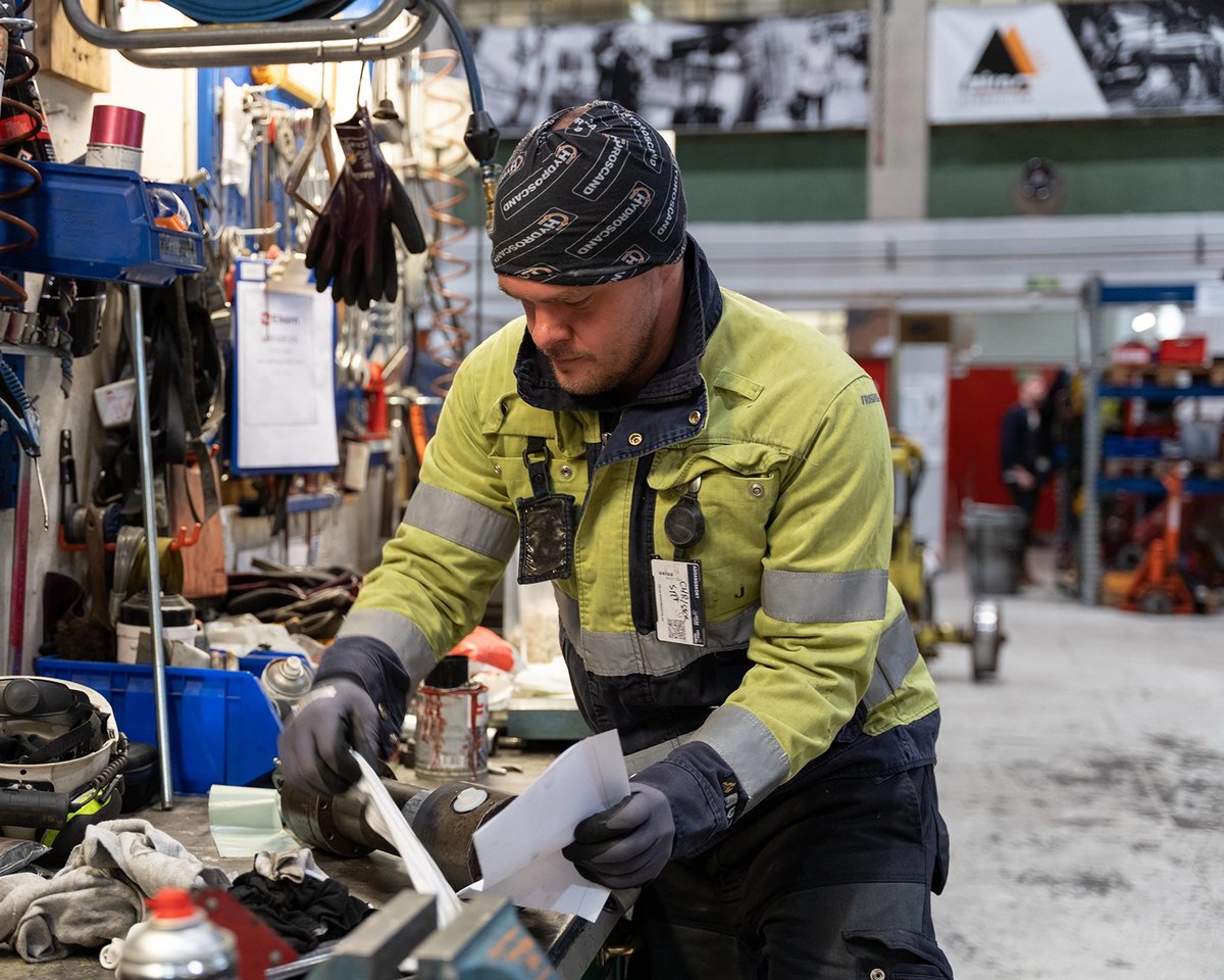 Miras Hydrualikk - At workbench