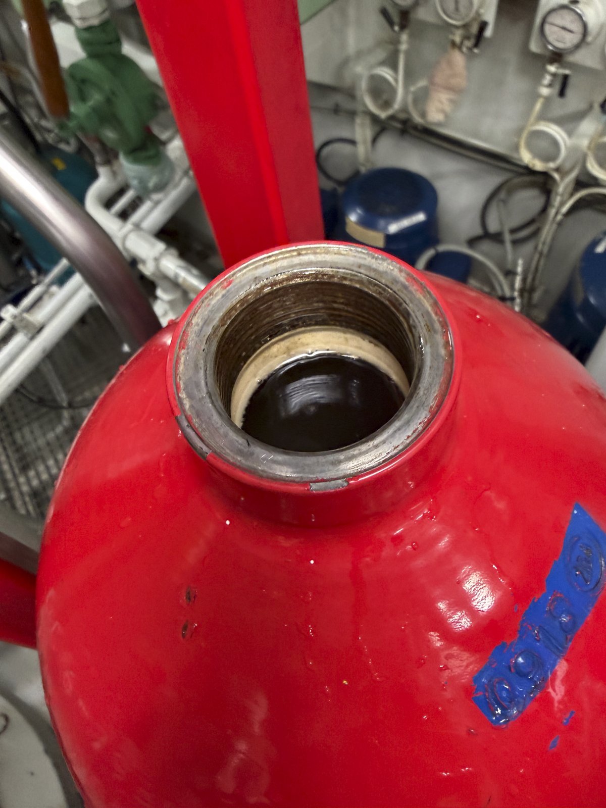 Normand Tonjer - Open cap on the tank