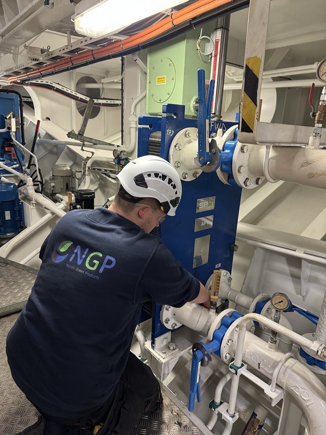 Vegar from NGP performing service on plate heat exchanger