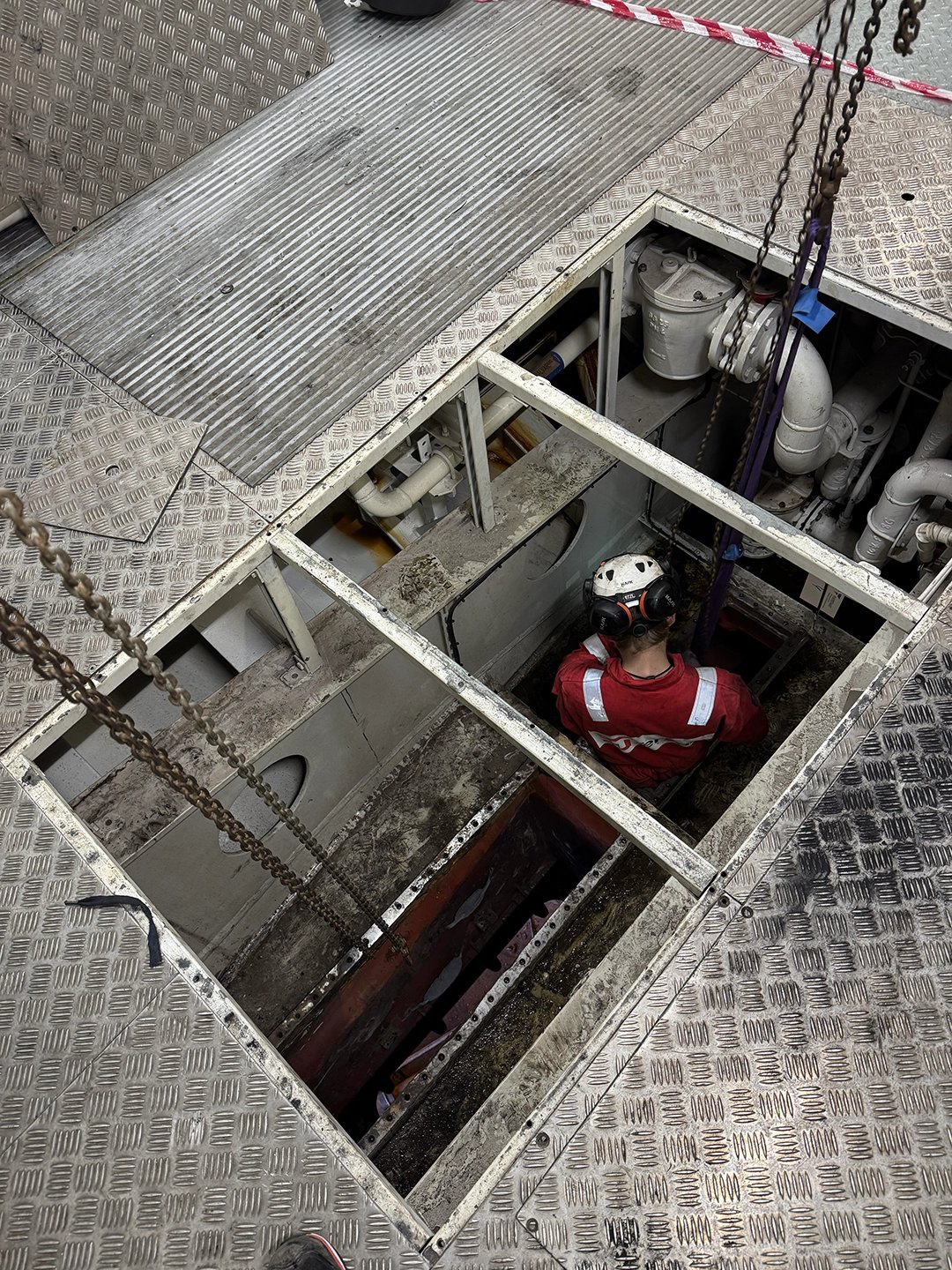 Dismantling of box coolers on MF Lovund